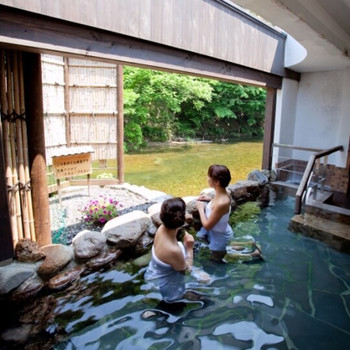 築200年の歴史ある建物で宮沢賢治に思いを馳せる3699074