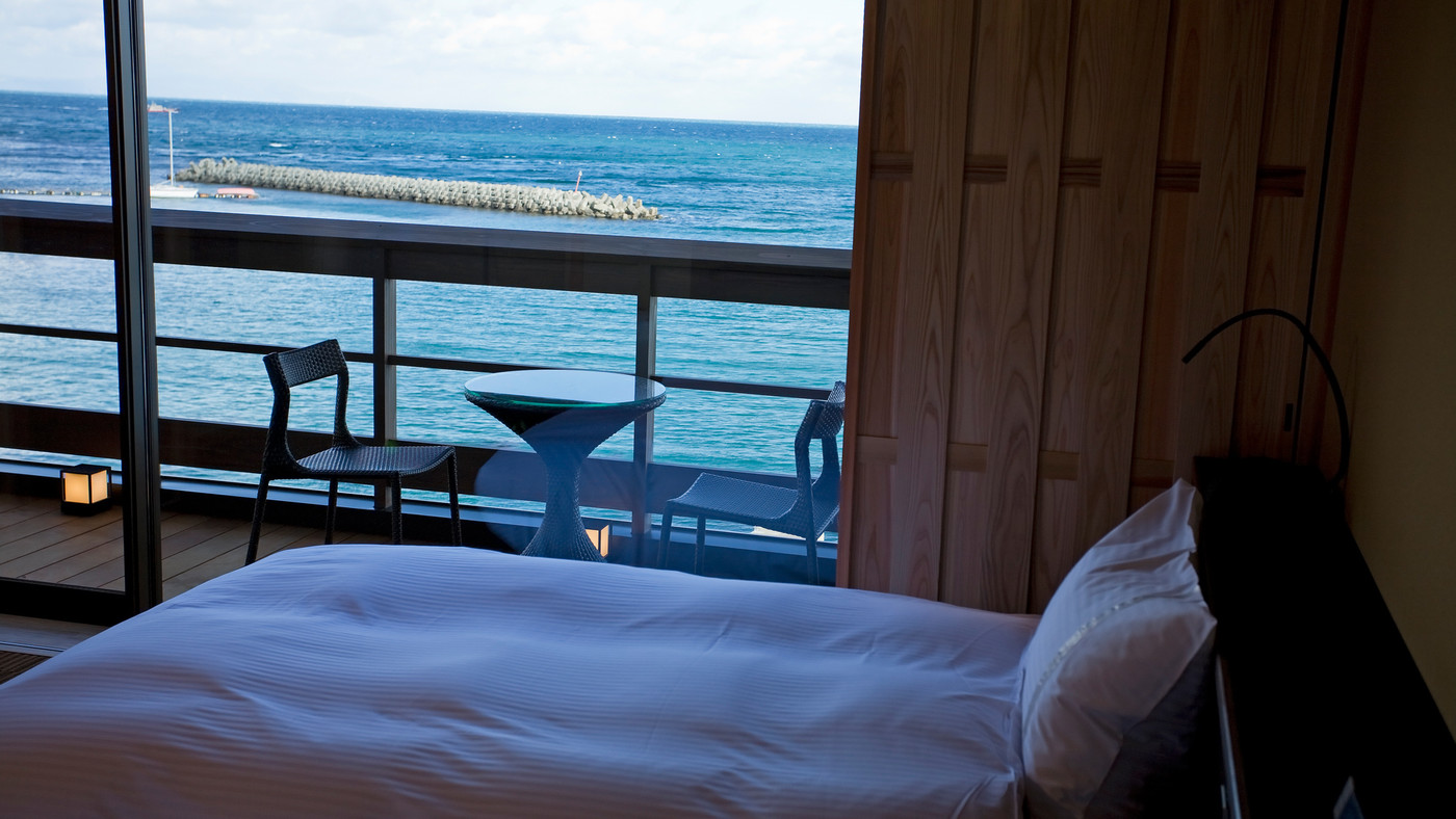 全室露天風呂付き。客室からみえる大海原に心洗われる3926669