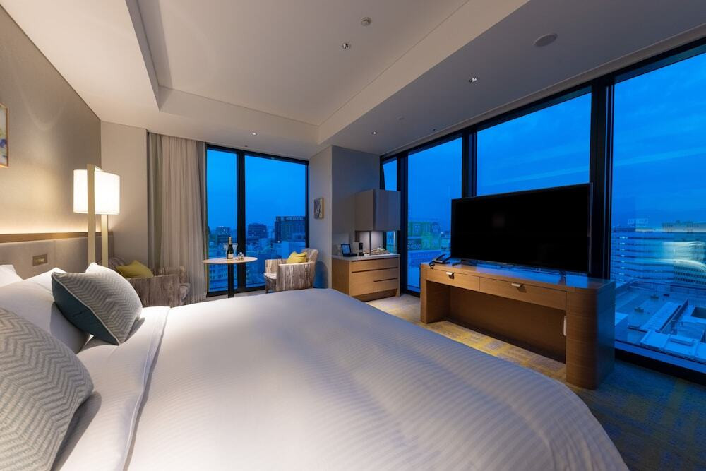 博多の街を見下ろせる、パノラマビューのレストランで優雅な朝食を3759134