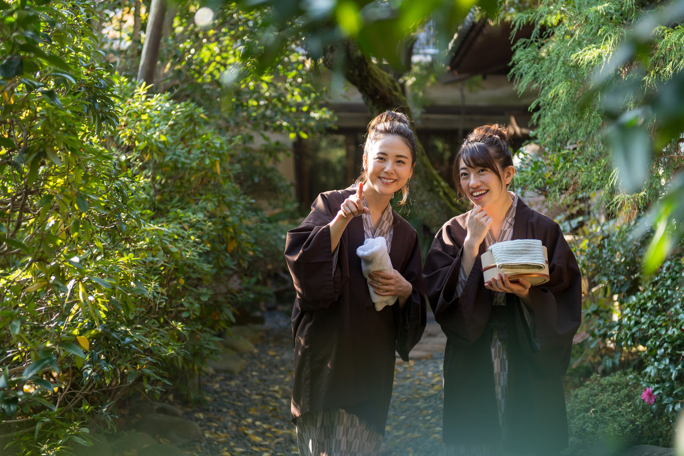 若い女性、女子旅、旅館、浴衣、旅行