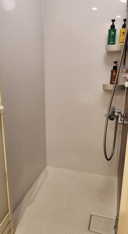 広めのシャワーブース