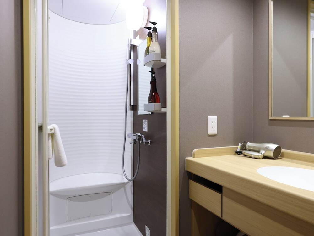 バスルームのシャワー