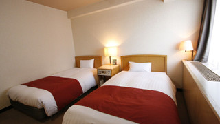 ツインルームシングルサイズベッド 2 台喫煙可