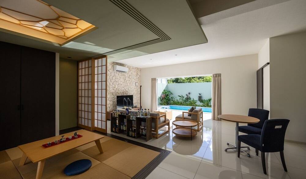 デイゴ　リビングルーム / 2