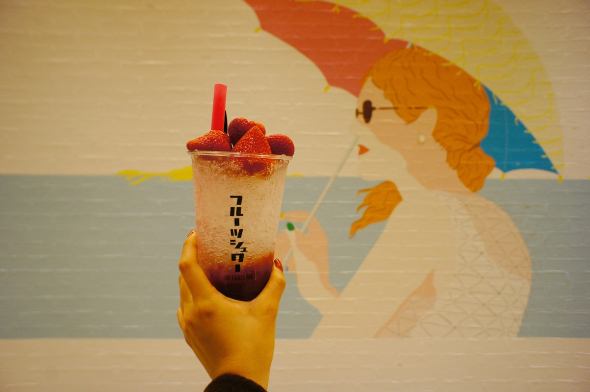 ジューススタンドや熱海プリンなどのお店もあって楽しい。