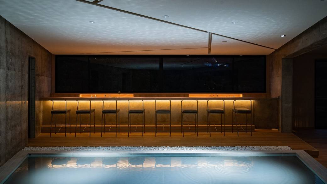 洗練されたモダン美
美術館のような宿に到着 / 3