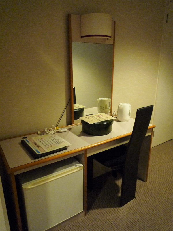 デスクも使い勝手が悪い？