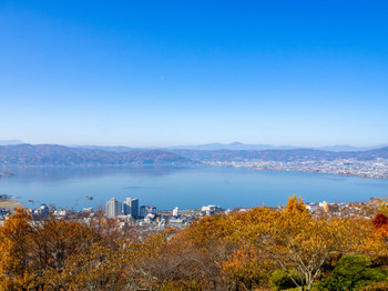 Clear autumn sky and Lake Suwa