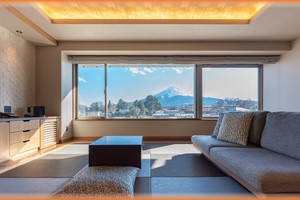 窓からの富士山にテンションアップ