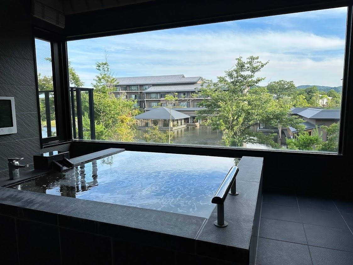 鳥のさえずりや、草木の香りを感じながらの湯浴み3345942