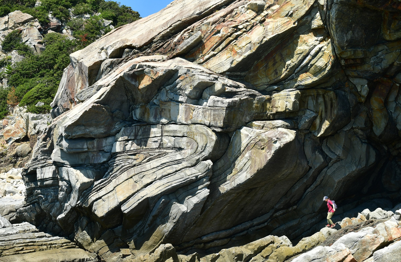 和歌山県　青空の串本橋杭岩
