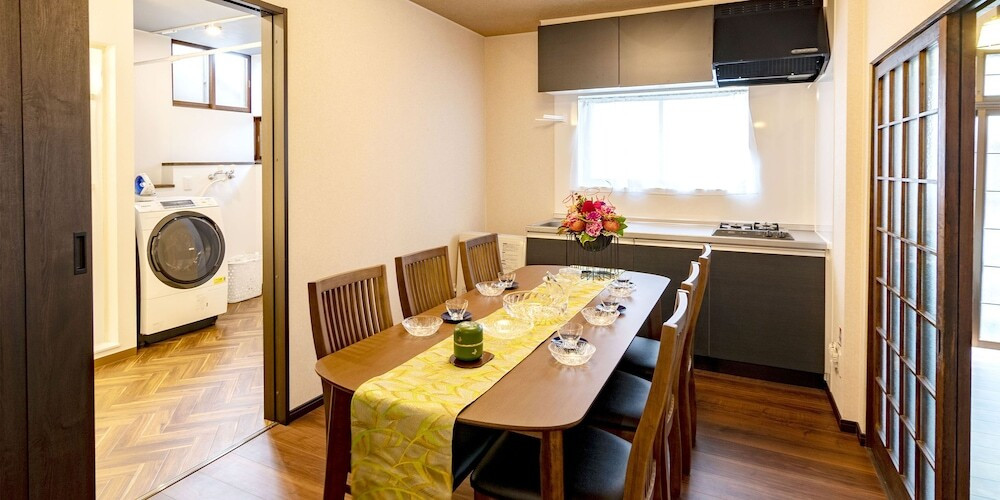 客室内のダイニングエリア