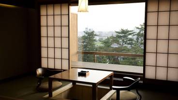 客室内のダイニングエリア / 37