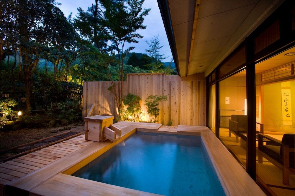 数寄屋造りの料亭旅館で懐石料理に舌鼓3565865