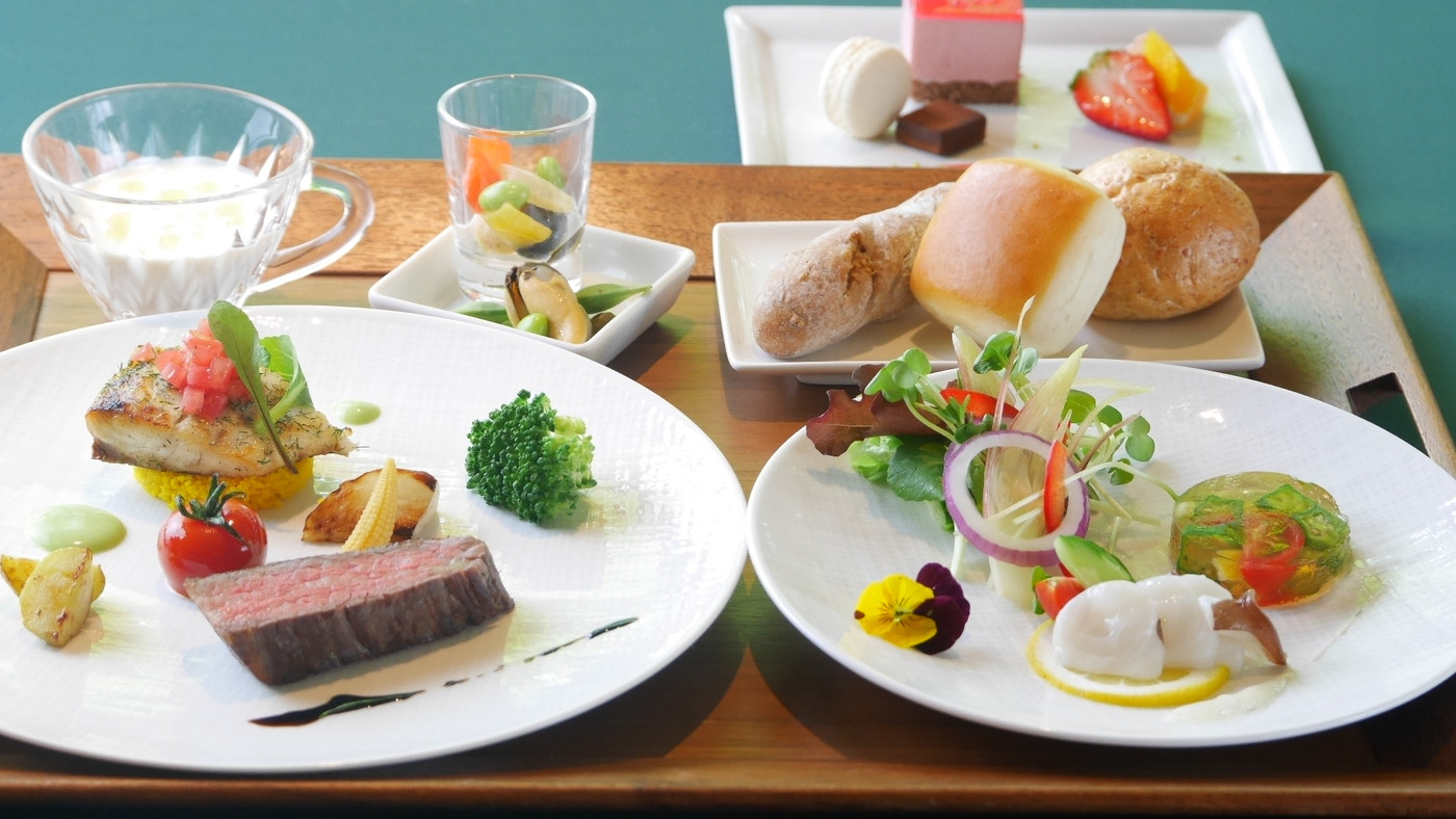 フレンチディナーと優雅な朝食を楽しめる3434224