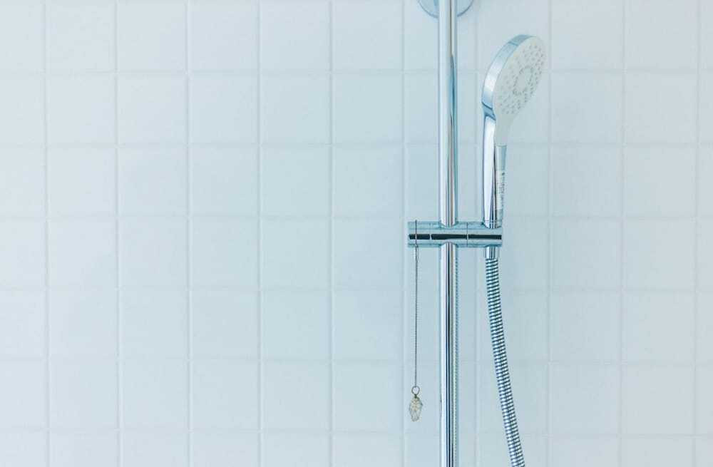 バスルームのシャワー