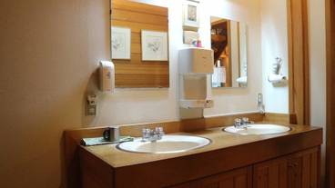 施設内の設備 / 11