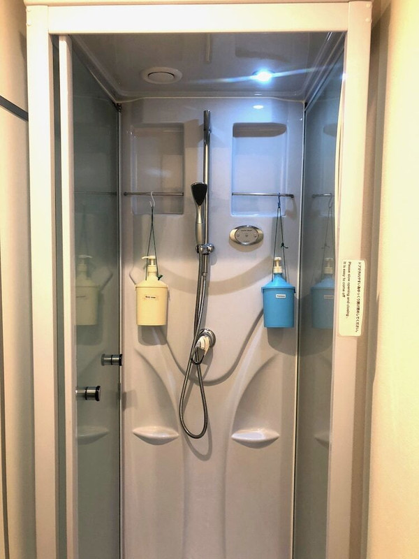 バスルームのシャワー