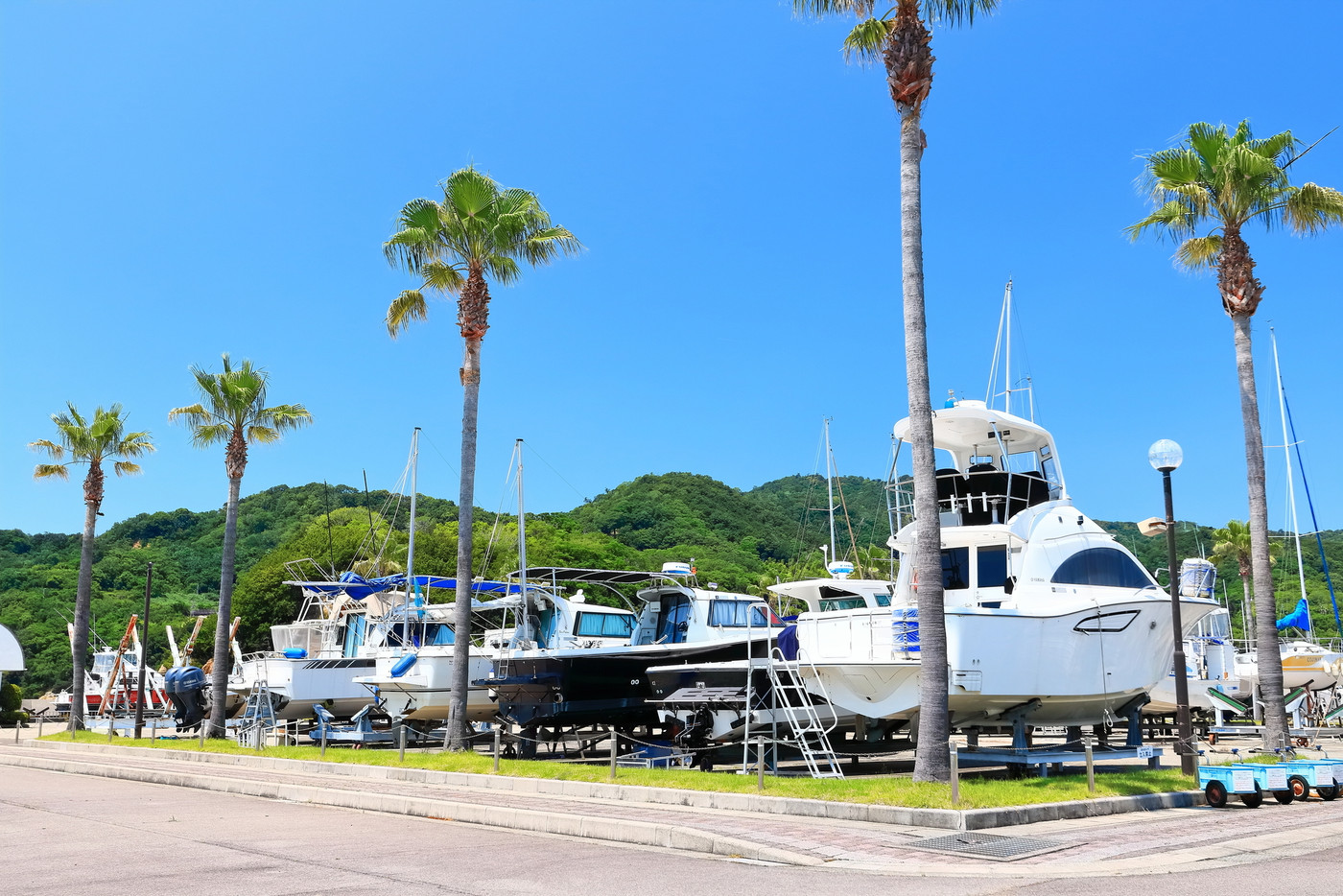 【香川県】晴天のヨットハーバー（仁尾マリーナ）