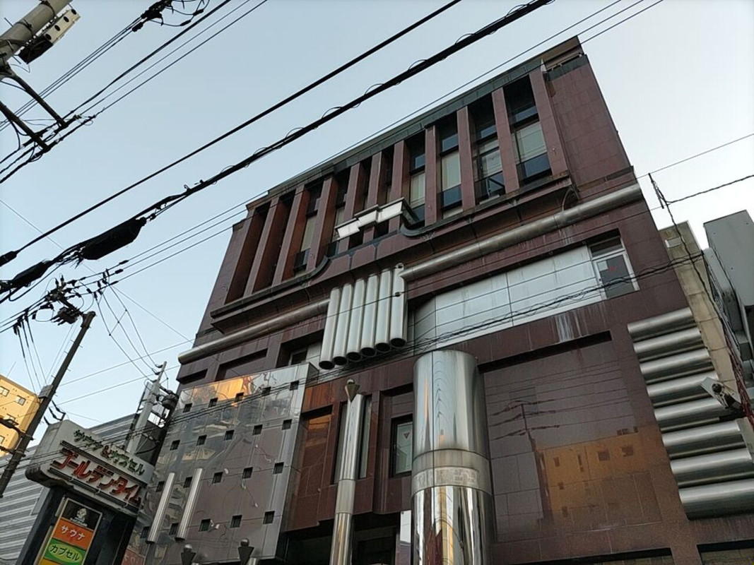 フロントは5階にあります