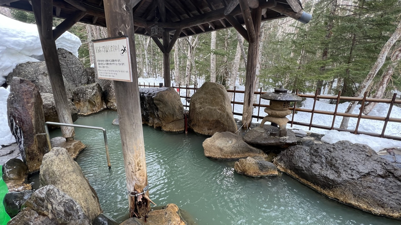 この日は入れませんでしたが、露天風呂は自然いっぱいの良い感じ