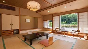 客室内のダイニングエリア / 13