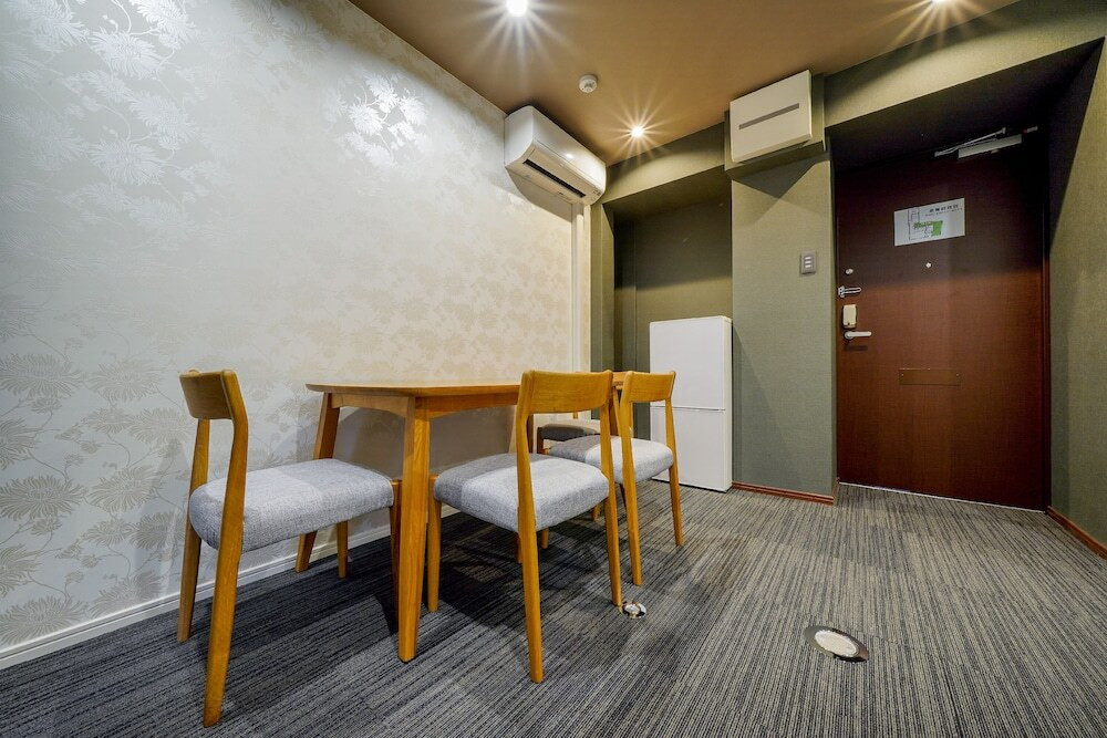 客室内のダイニングエリア