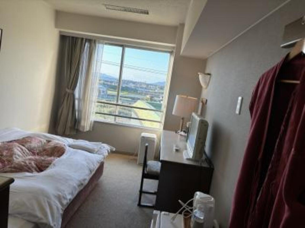 スプリングが当たるし冷たいし眠れない