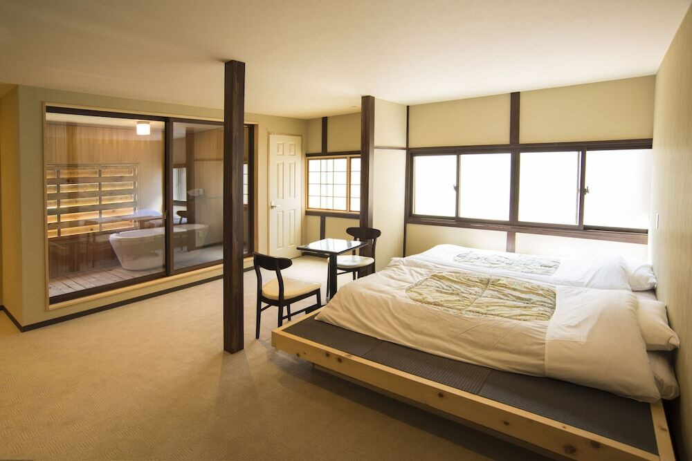 半露天風呂付き客室がカップルにおすすめ!和モダンな雰囲気のお宿3934830