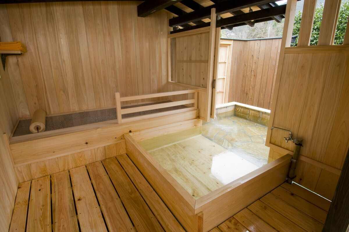 客室温泉風呂一例④