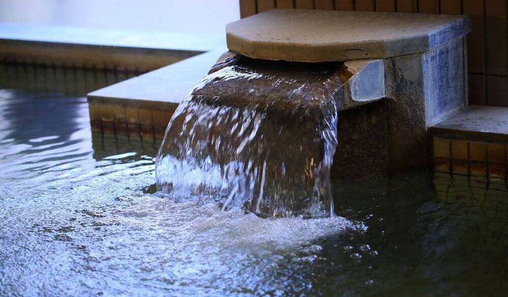 伸び伸びできる大浴場
露天風呂とサウナも完備 / 2