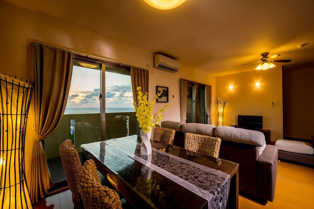 客室内のダイニングエリア