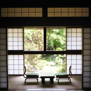 庭園越しに見える高台からの眺望も素敵3723632