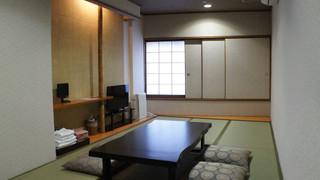 トラディショナル ルーム 布団 共用バスルーム (4 people)