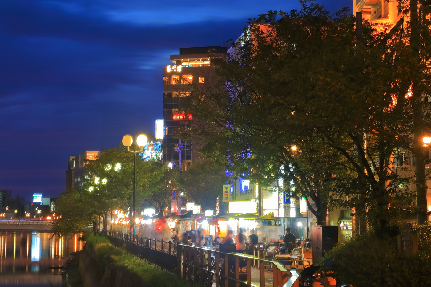 【福岡県】博多中洲屋台の夜景