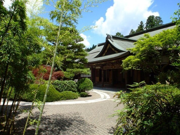 高野山にある、天然温泉で人気の宿坊3378309