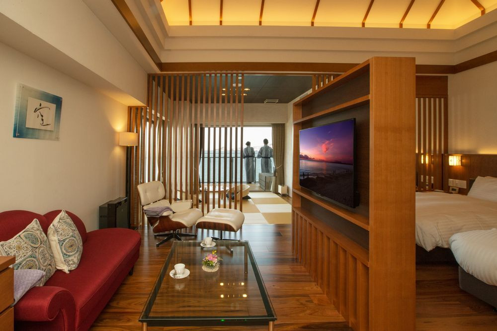 波の音が聞こえるライブラリーでのんびり。心穏やかなひとときを3417531