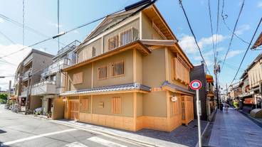 施設の正面 / 2