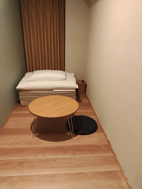 非常に狭いです。