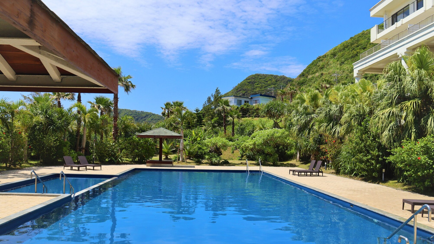 南国ガーデン風プールがおしゃれ♪奄美の伝統文化に親しむホテル3654338