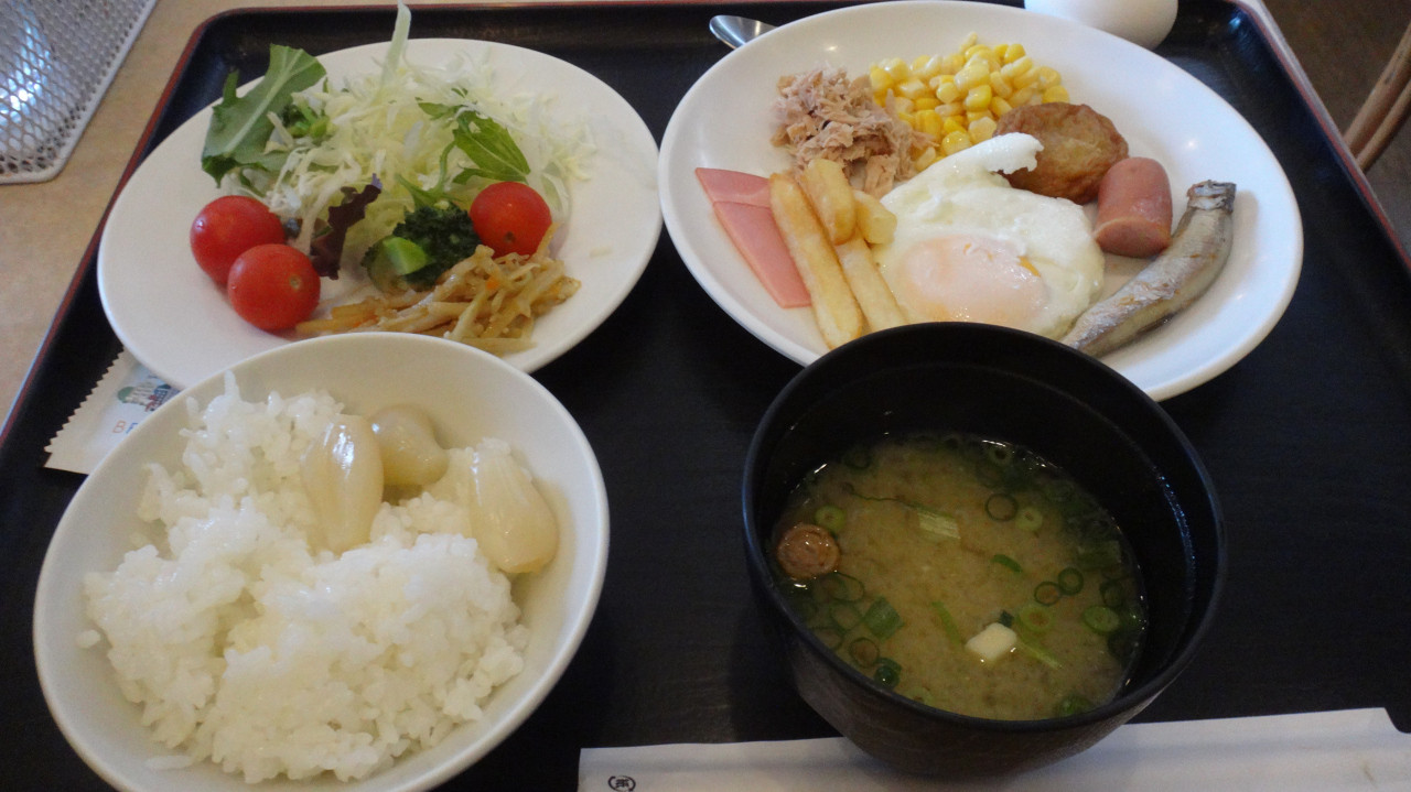 朝食は近くのホテルシーウエーブで頂きました。