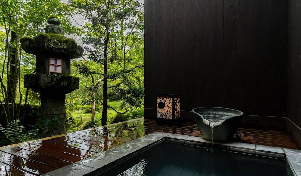 離れ「洗心亭」の露天風呂 / 5