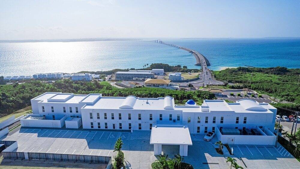 ホテルと伊良部大橋 / 5