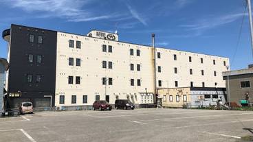 RV またはトラック用駐車場 / 1