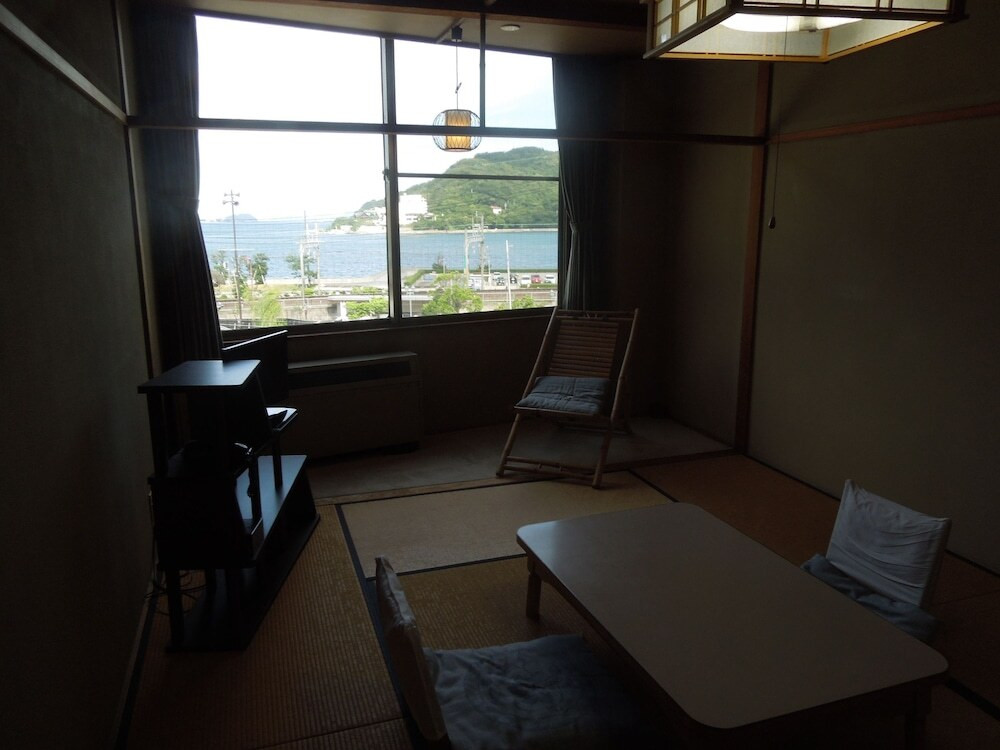 客室内のダイニングエリア