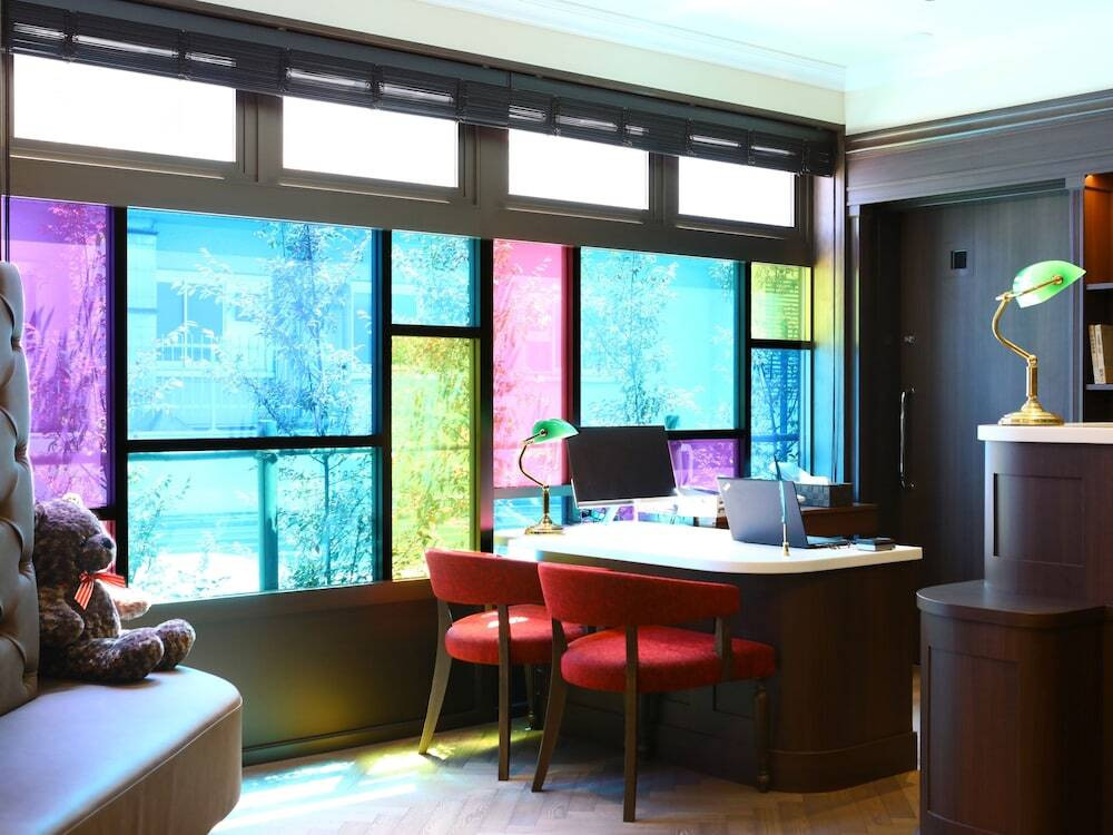 アンティークな雰囲気とフクロウモチーフがかわいいホテル3982613