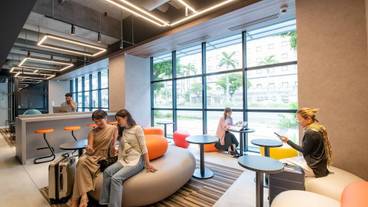 ロビーラウンジ / 11