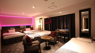 グランド ツインルーム+ソファーベッド2台 (ユニットタイプバスルーム、トイレ仕切り、シャワーブース)