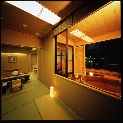 熱海の夜景とともに
ロマンチックな夜を / 1