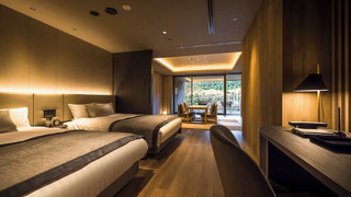 デラックス 4 人部屋 バルコニー マウンテンビュー